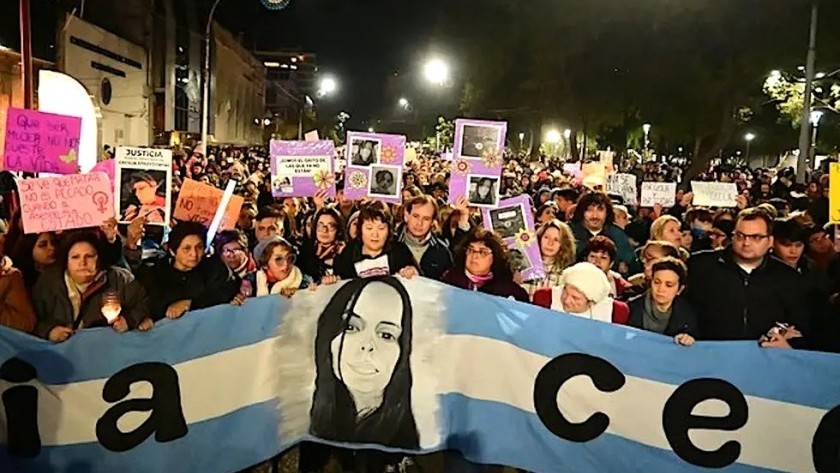 Miles de antorchas y velas para reclamar justicia por Cecilia Strzyzowski
