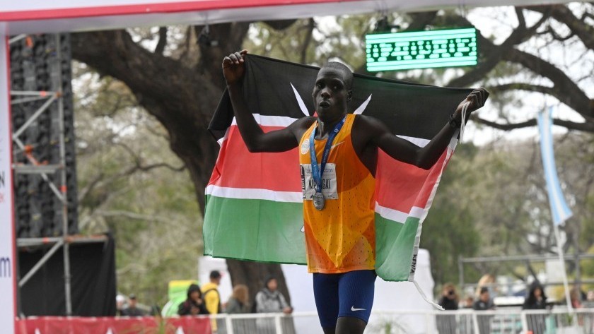 El keniata Cornelius Kiplagat ganó la Maratón de BsAs, pero sin récord