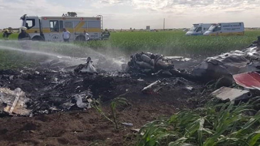 Se estrelló un avión en un festival aéreo y murieron dos pilotos