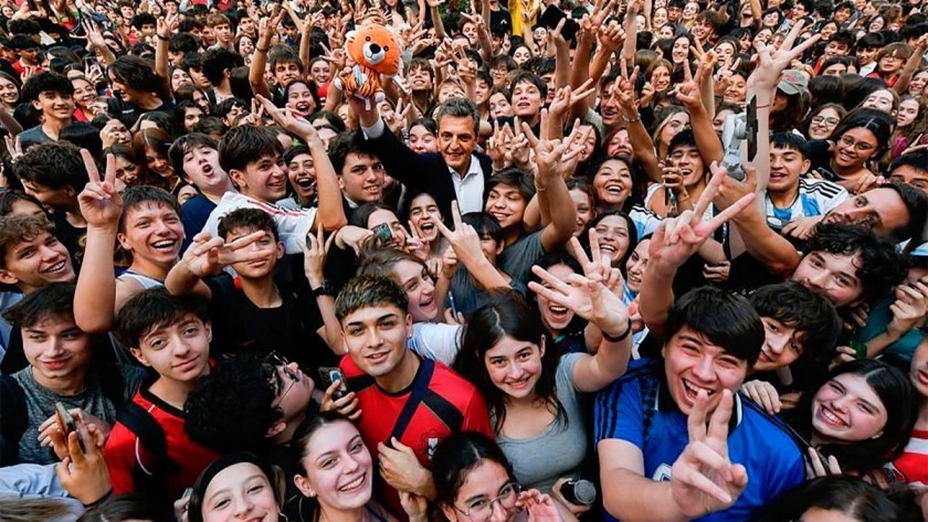 Massa a los estudiantes: 