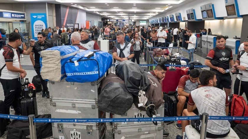 Ultimátum del Gobierno a los gremios: Deberán presentar una propuesta o cierra Aerolíneas