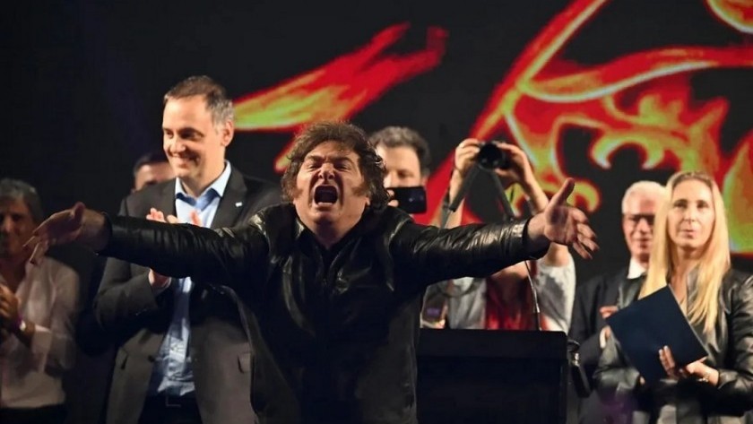 Milei cerró la campaña de LLA para legisladores porteños, con militantes rentados del GBA
