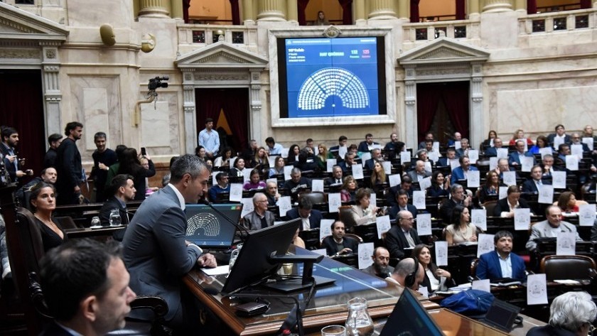 La oposición quiso destrabar la presidencia de la comisión Libra pero Menem le puso un freno