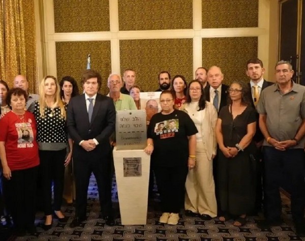 Milei se reunió con familiares de víctimas secuestradas por Hamas durante su paso por Israel