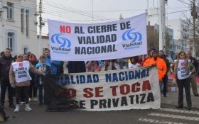 País