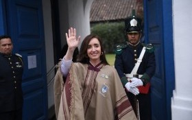 País