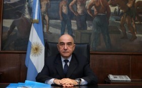 País
