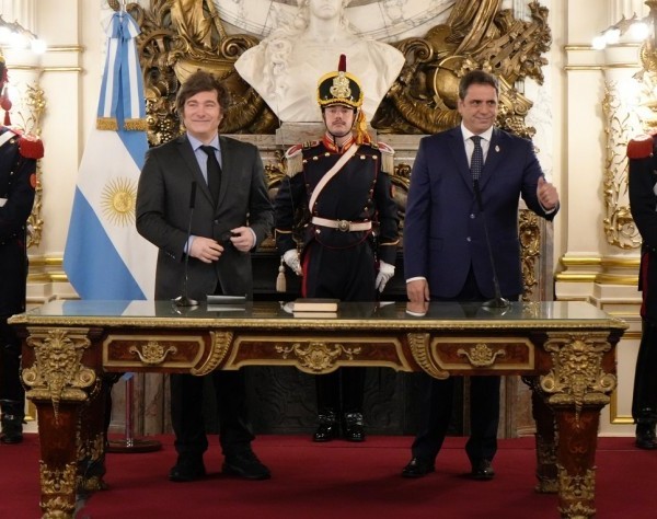 Javier Milei le tomó juramento a Lisandro Catalán, nuevo ministro del Interior