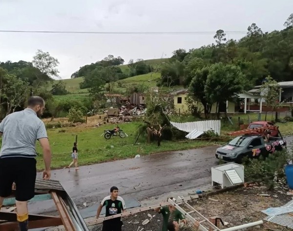 Dos tornados dejaron severos destrozos en Misiones y el sur de Brasil