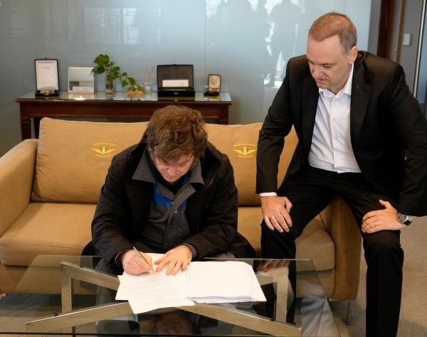 Reforma Laboral: Javier Milei firmó el proyecto y el Gobierno lo enviará al Congreso