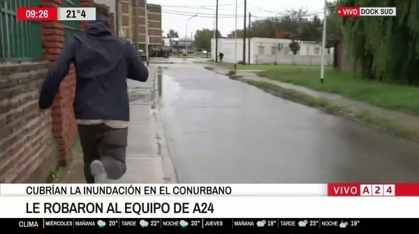 Dock Sud: asaltaron a un equipo de televisión mientras cubría el temporal en vivo