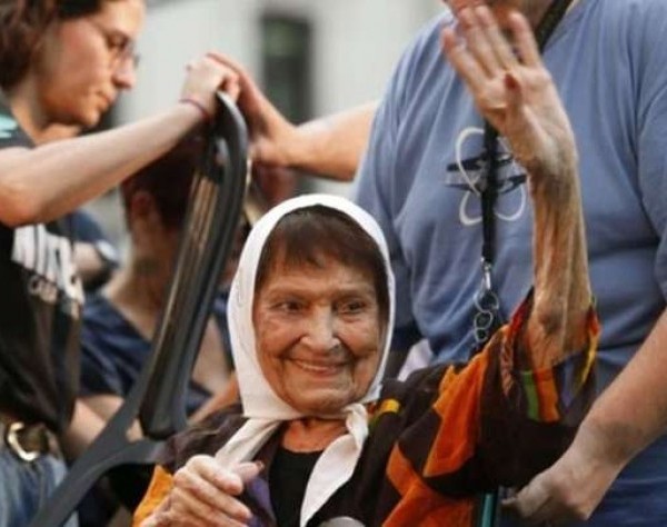Murió Taty Almeida, presidenta de Madres de Plaza de Mayo Línea Fundadora