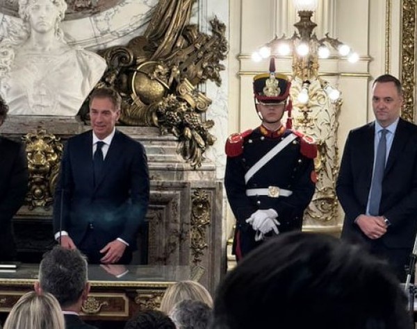 Ante varios gobernadores, Diego Santilli juró como nuevo Jefe de Gabinete