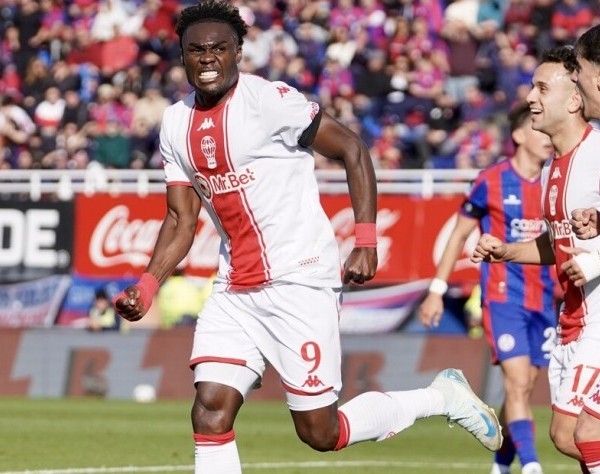 Huracán venció 2-0 a San Lorenzo con un doblete de Jordy Caicedo