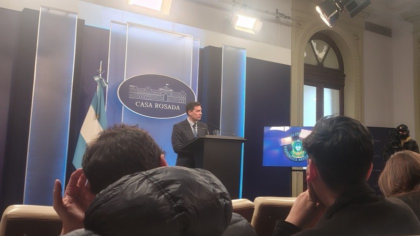 Ravier: “Se termina el flagelo de financiar la salud de no residentes”