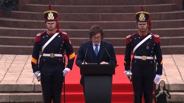 Homenaje al Gral. San Martín: Milei, contra “los enemigos internos y externos”