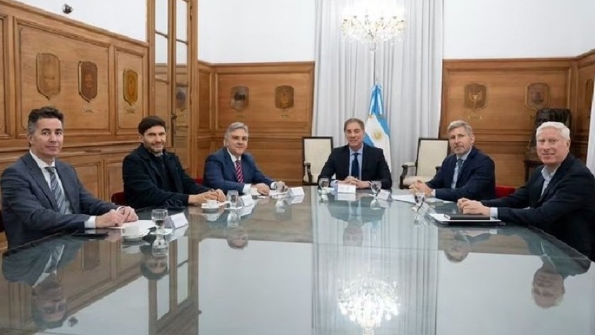 Santilli recibió a gobernadores de la zona Centro: infraestructura vial y energética