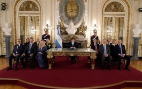 País