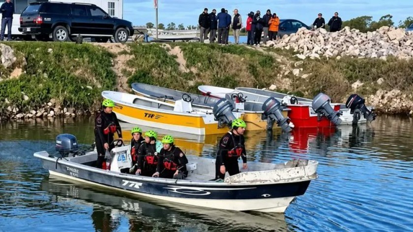 Laguna del Monte: volcó una lancha, murieron cuatro pescadores ahogados y buscan a un quinto