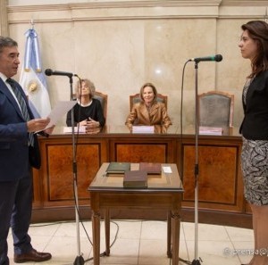 País
