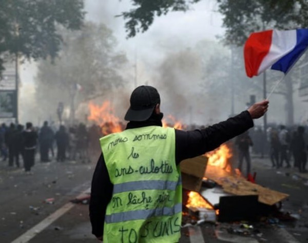 El Gobierno de Francia decretó toques de queda parciales tras la ola de disturbios