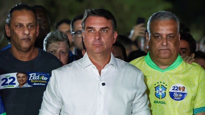 Flávio Bolsonaro vuela hacia Estados Unidos para pedirle asilo político a Trump