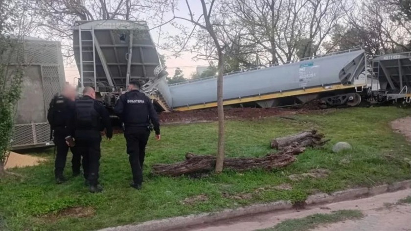 Una formación del Belgrano Cargas descarriló en la madrugada de este jueves en la ciudad de Santa Fe