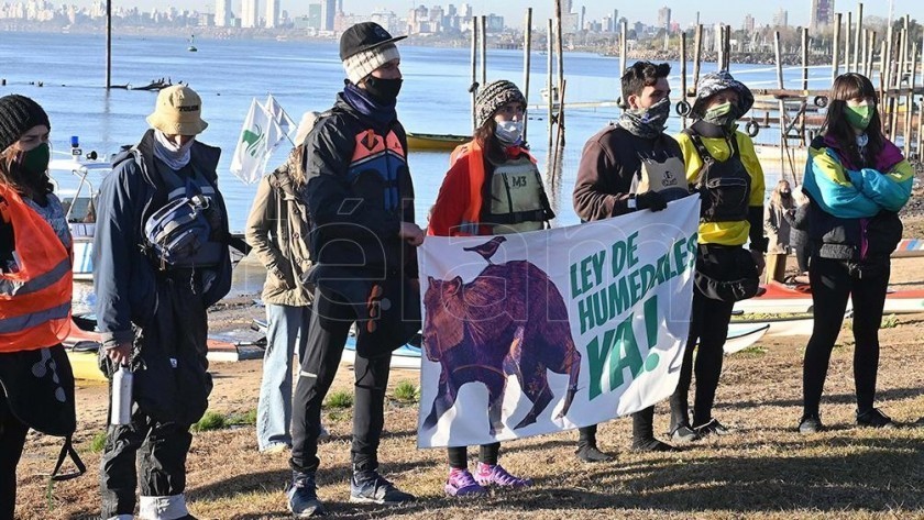 Llegó a Buenos Aires la caravana de kayaks que reclama la Ley de Humedales