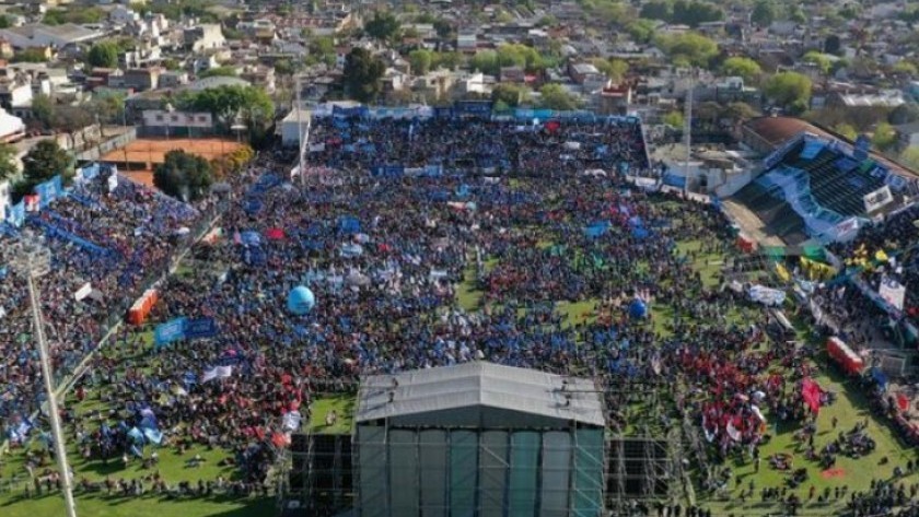 Allanan y clausuran el estadio de Nueva Chicag tras el acto de Alberto