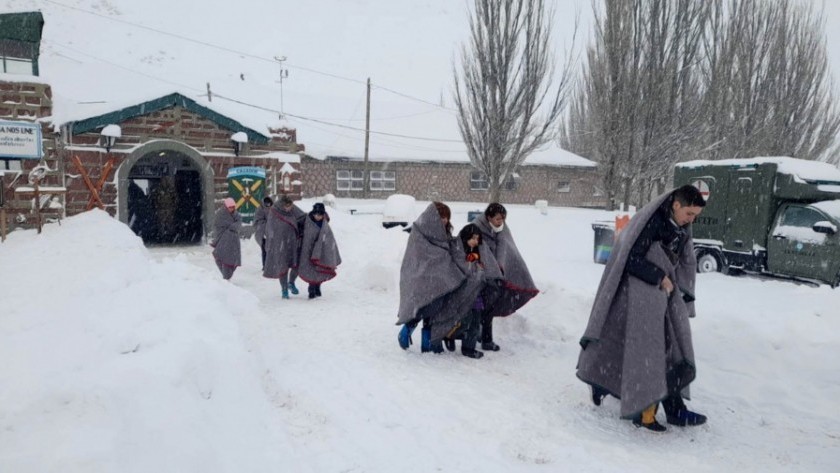 Evacuaron a cientos de personas en la alta montaña en Mendoza