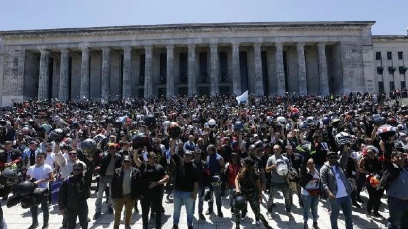 Miles de motoqueros se manifestaron en reclamo de justicia por el crimen de Blaquier