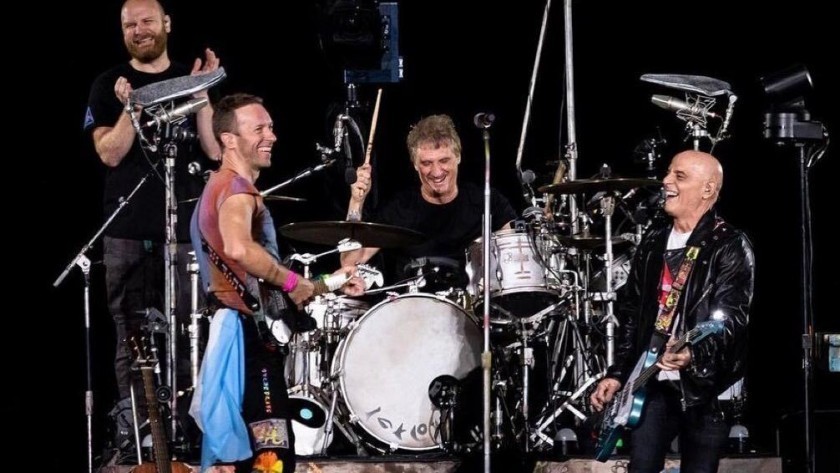Zeta y Alberti se sumaron como invitados de Coldplay para tocar dos canciones de Soda